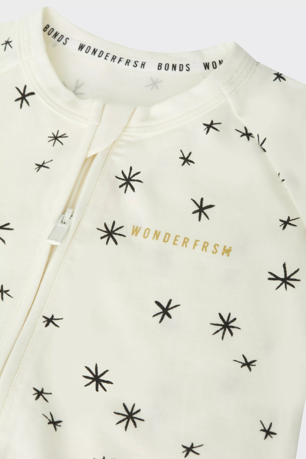 Bonds WonderFresh Short Leg Wondersuit baby onesie in Crayon Star cream print. Close up two-way zip.