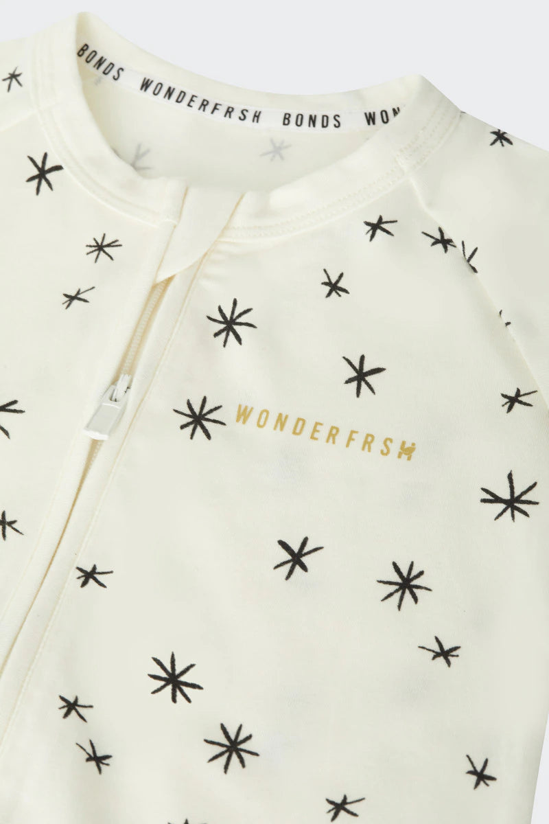 Bonds WonderFresh Short Leg Wondersuit baby onesie in Crayon Star cream print. Close up two-way zip.